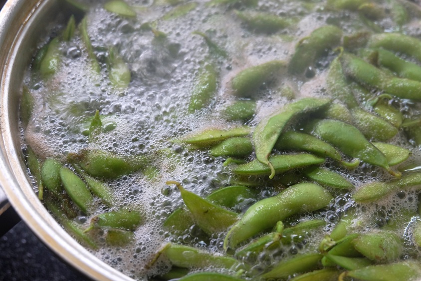 枝豆の薄皮は剝く？剝かない？それぞれの場合のメリットや美味しい茹で方を紹介！ | あれやこれや疑問を解決！